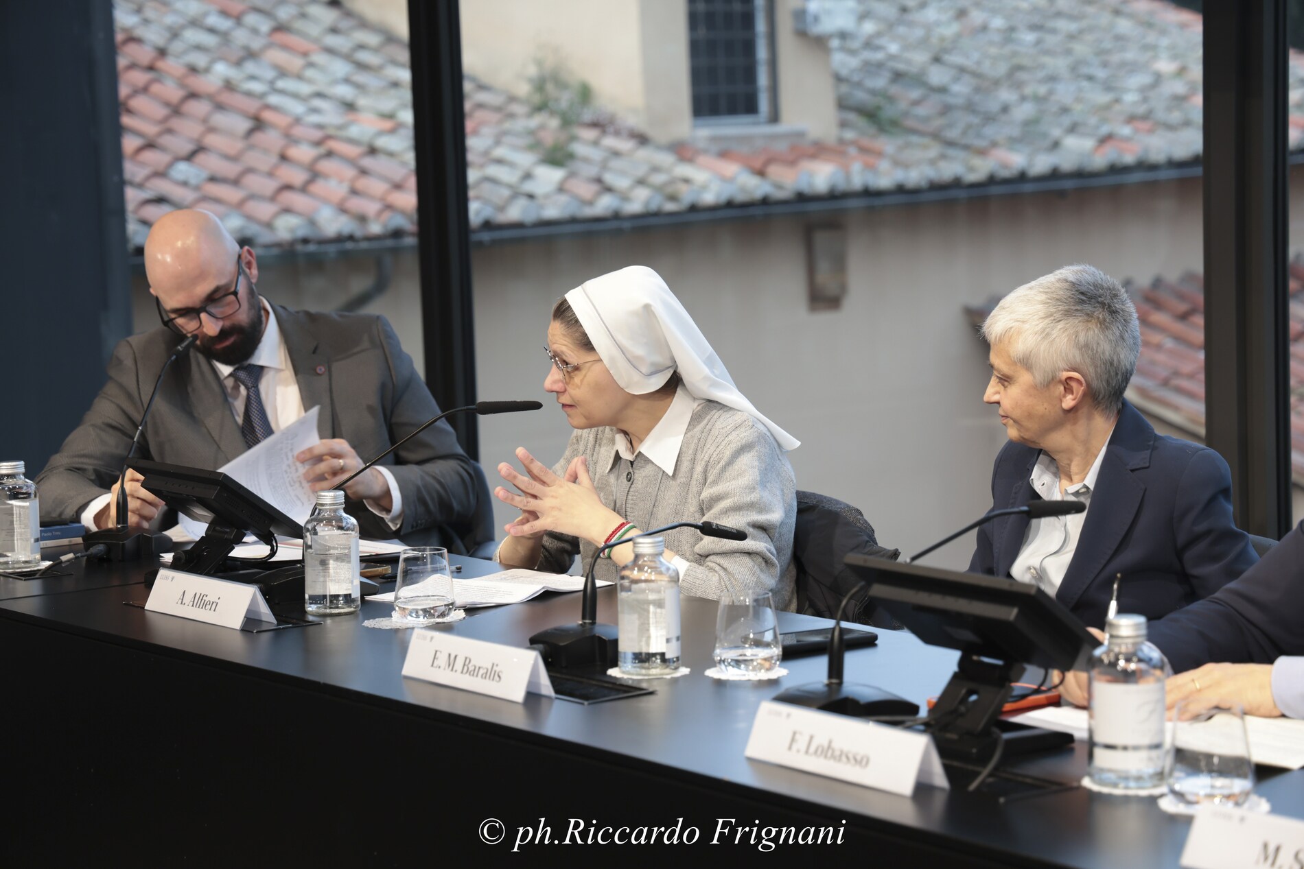 Foto di gruppo in occasione della consegna